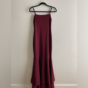Lulu’s Burgundy Tiered Trumpet Maxi Dress (size s)
